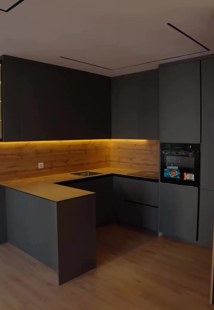 Kuzhina Graphite Oak