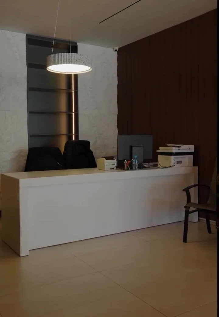 Banak Recepsioni Blanc